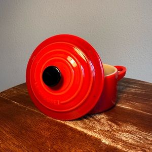 LE CREUSET: MINI ROUND COCOTTE